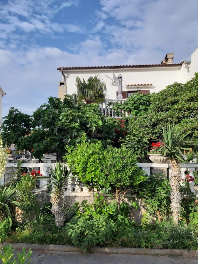 Apartmani Jozefina Omišalj Buitenkant foto