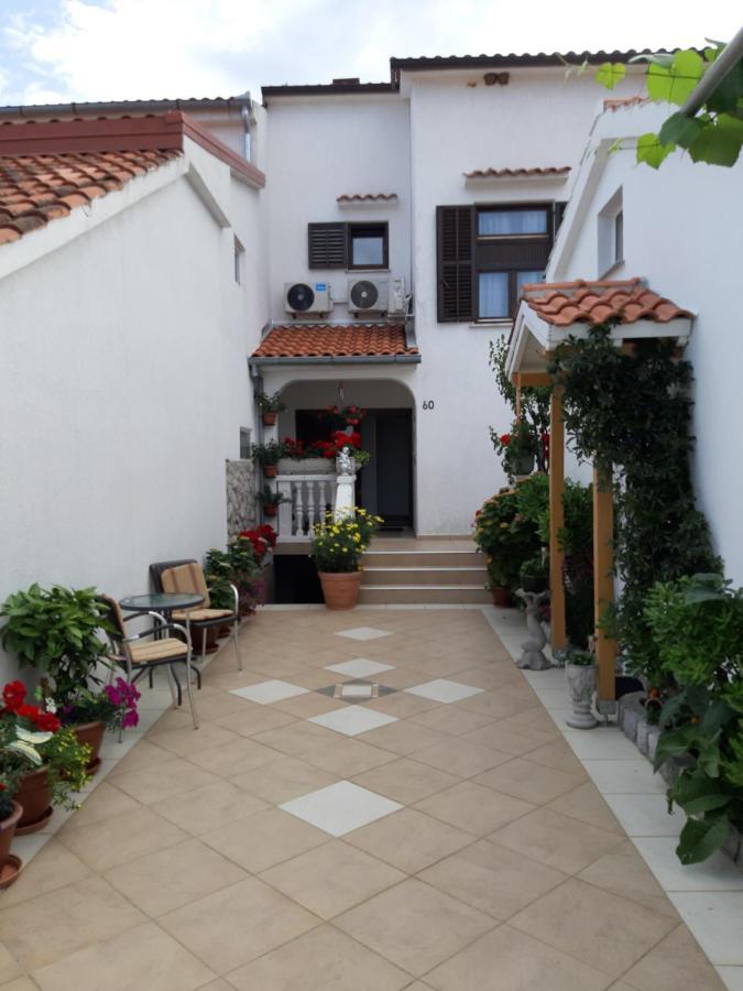 Apartmani Jozefina Omišalj Kamer foto