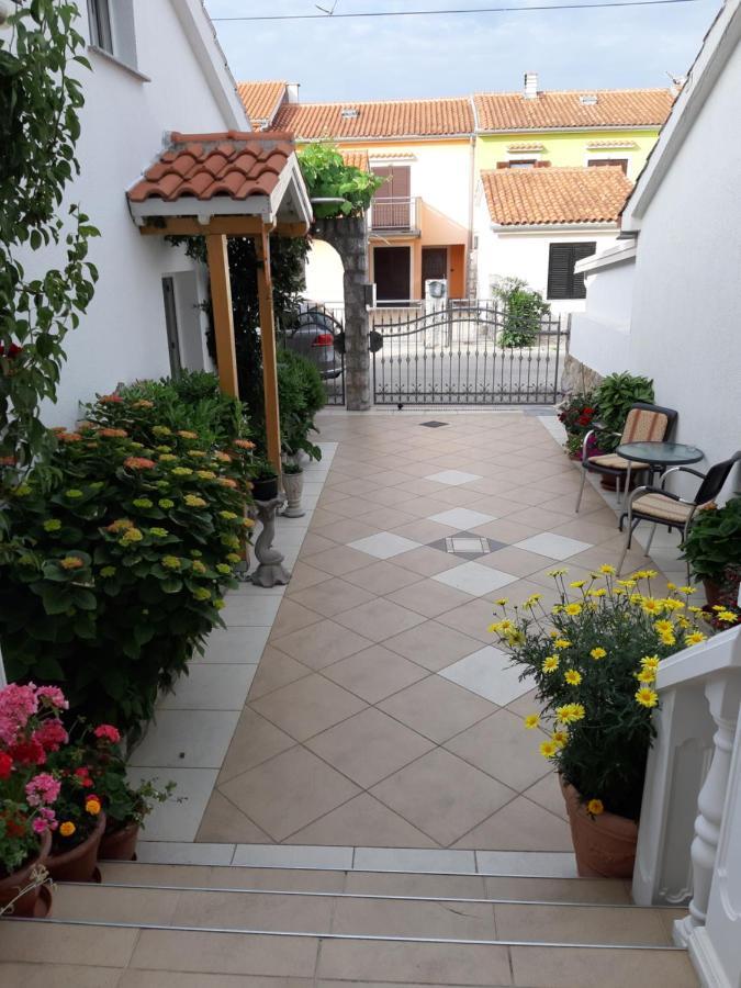 Apartmani Jozefina Omišalj Kamer foto