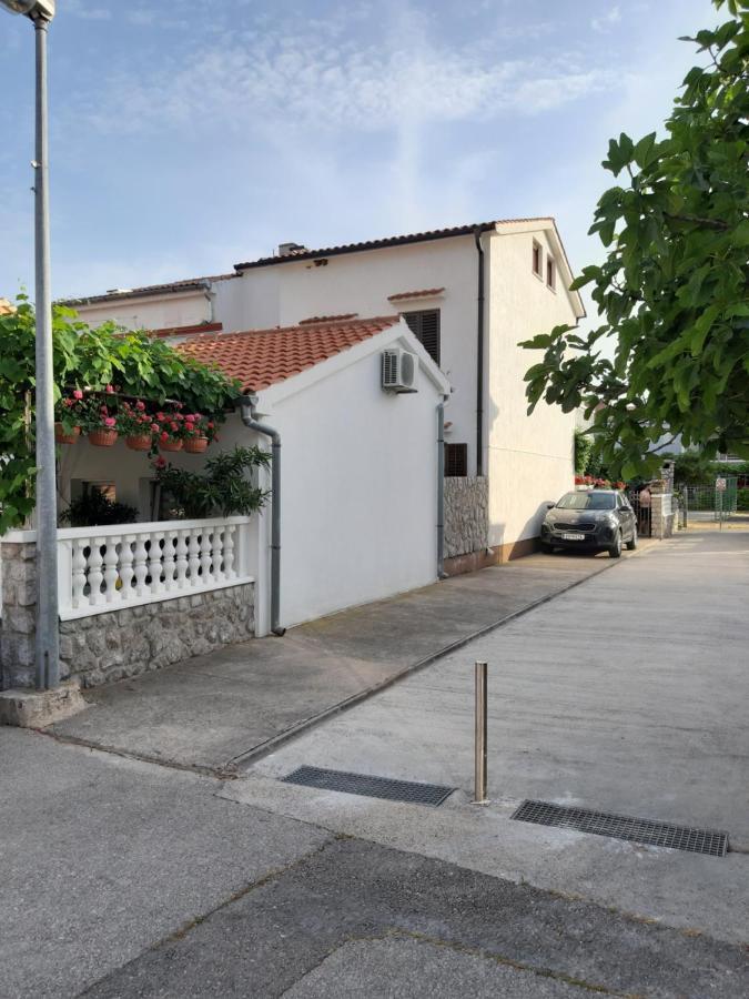 Apartmani Jozefina Omišalj Buitenkant foto