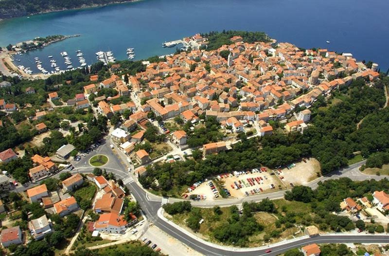 Apartmani Jozefina Omišalj Buitenkant foto