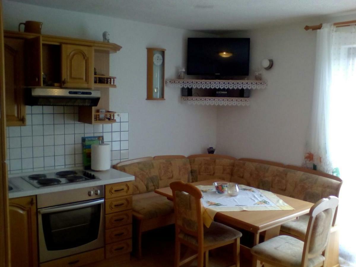 Apartmani Jozefina Omišalj Buitenkant foto
