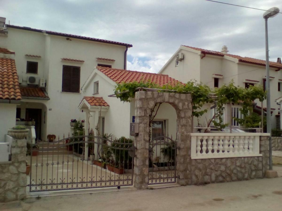 Apartmani Jozefina Omišalj Buitenkant foto